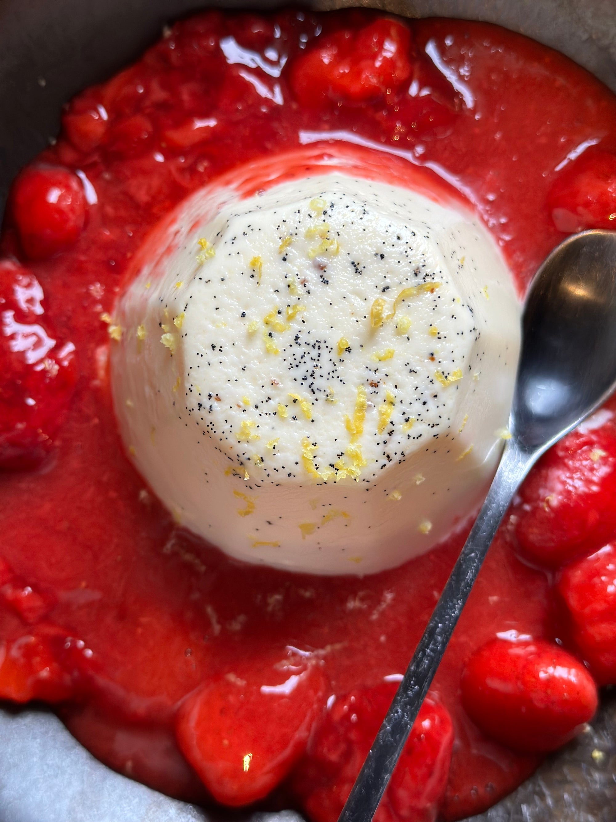 💚🍃 Panna Cotta mit Erdbeersoße – Rezept PDF